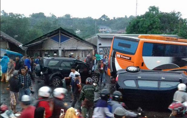 ini-kronologi-tabrakan-maut-di-puncak-bogor