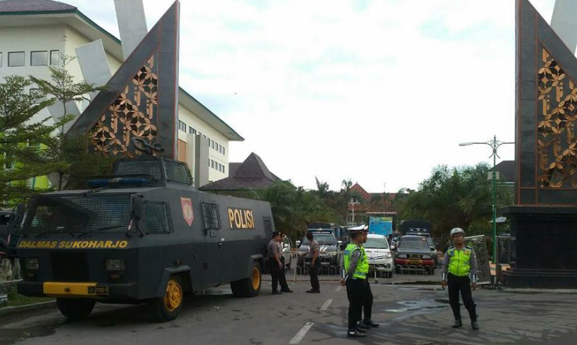 ratusan-polisi-jaga-acara-bedah-buku-haidar-bagir-di-iain-surakarta